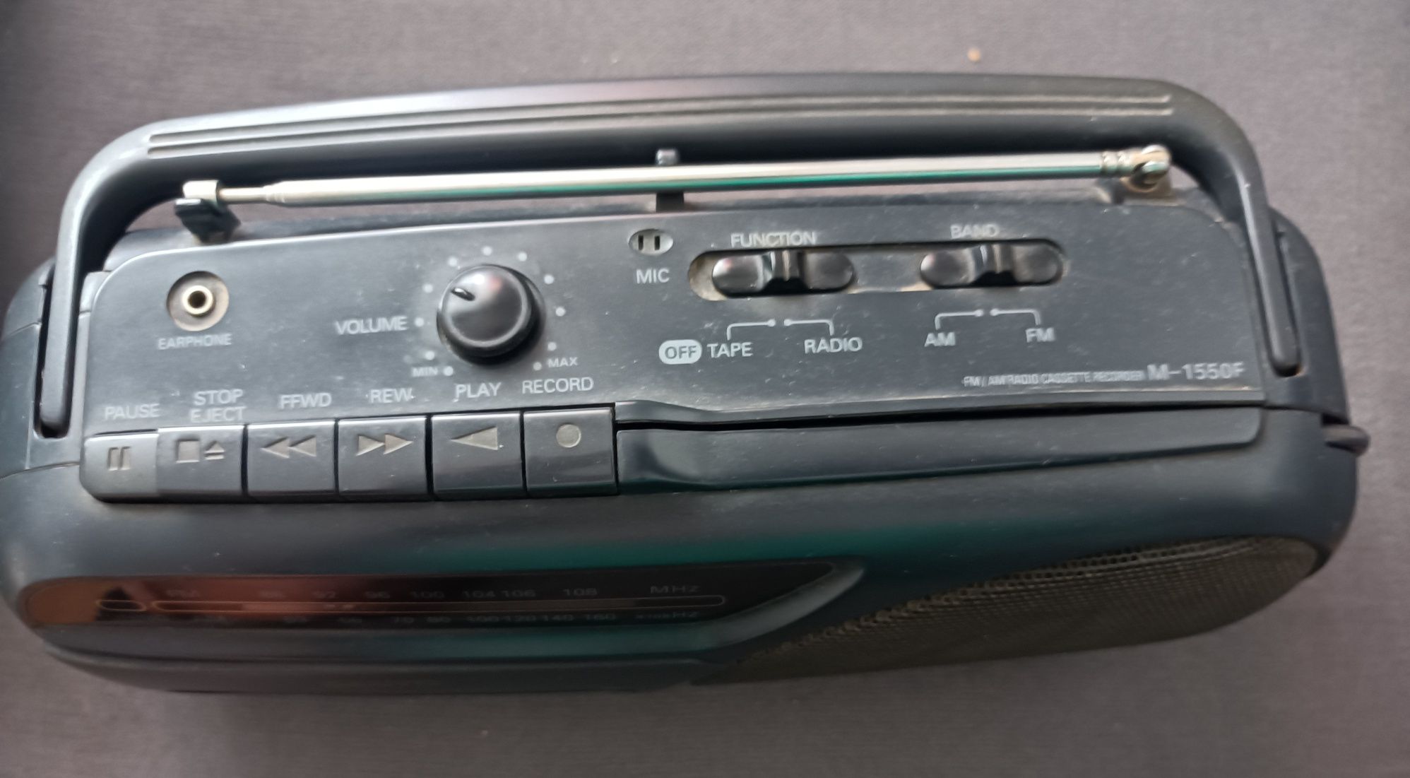 Radio gravador portátil Sanyo M-1550F