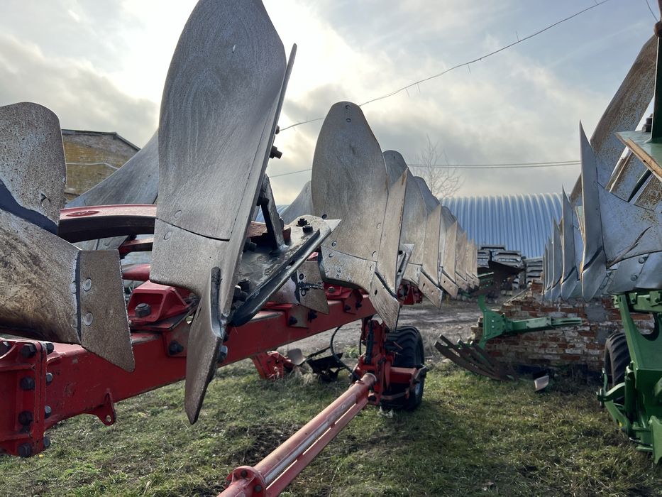 Продам плуг Gregoire Besson SPB9 2011