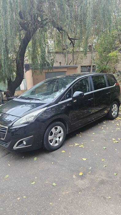 PEUGEOT 5008 2015г