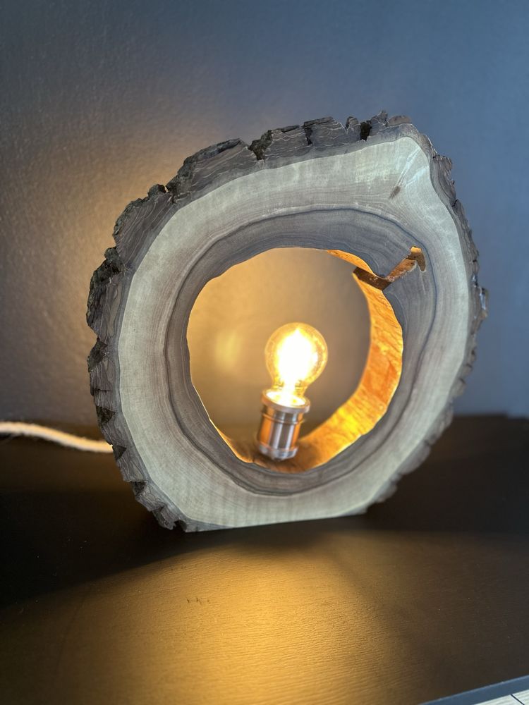 Lampa lampka z plastra drewna orzecha