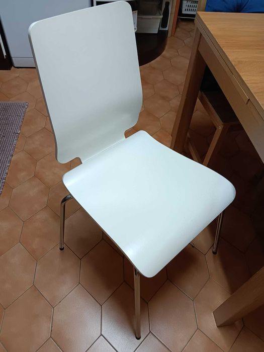 Cadeiras madeira brancas IKEA - espaço refeição