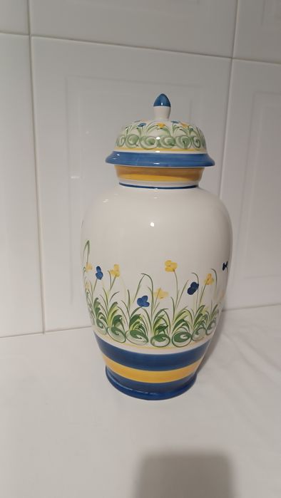 Pote grande Porcelana. Faria e Bento. Pintado a mão .