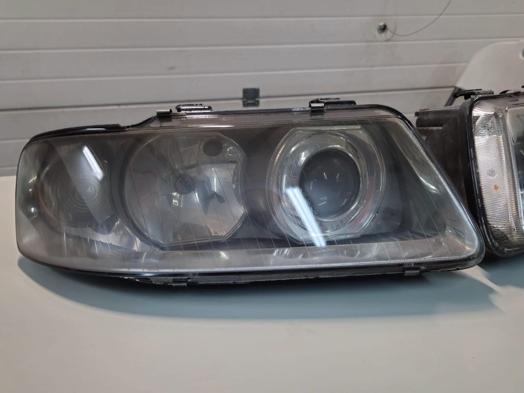 Faróis Originais Audi A3 8L