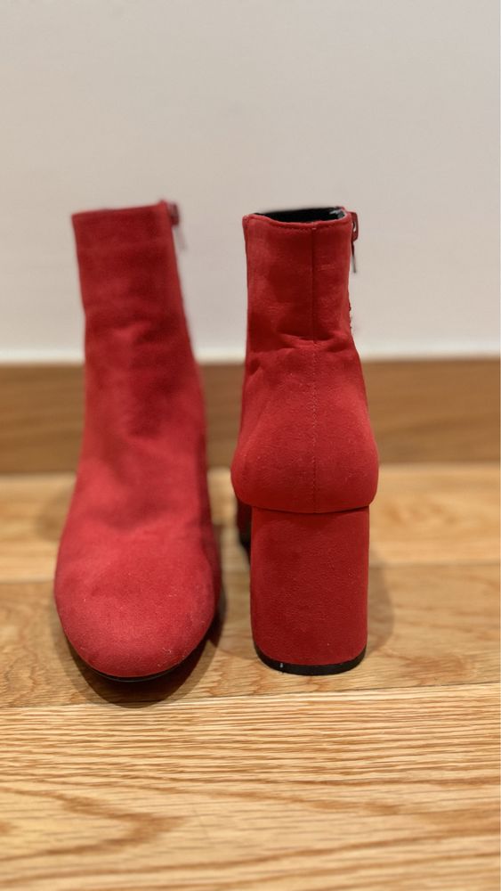 Botas Vermelhas Lefties