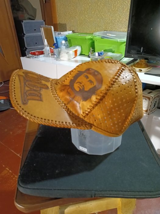 Бейсболка с логотипом