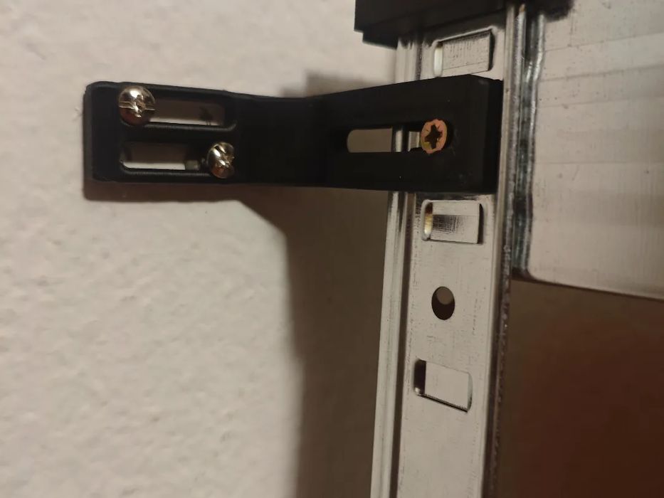 Suporte Angular com Furos para Parede