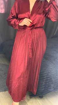 Бордова шовкова сукня з плісированою юбкою