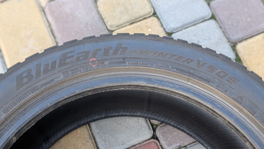 Yokohama 245/45 R18 Bluearth Winter V905 100V