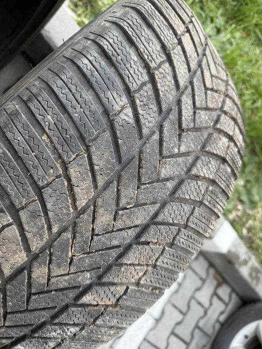 Зимова резина ,колеса 275 45 R20 Bridgestone Blizzak LM005