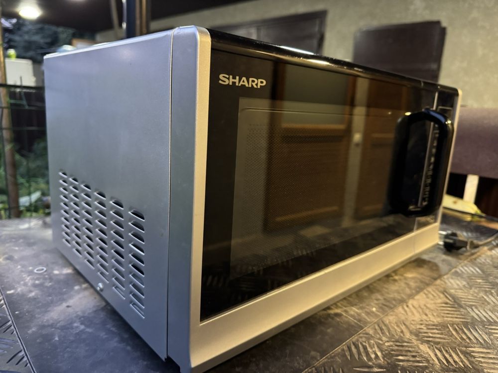 Мікрохвильова піч Sharp YC-GG252AE