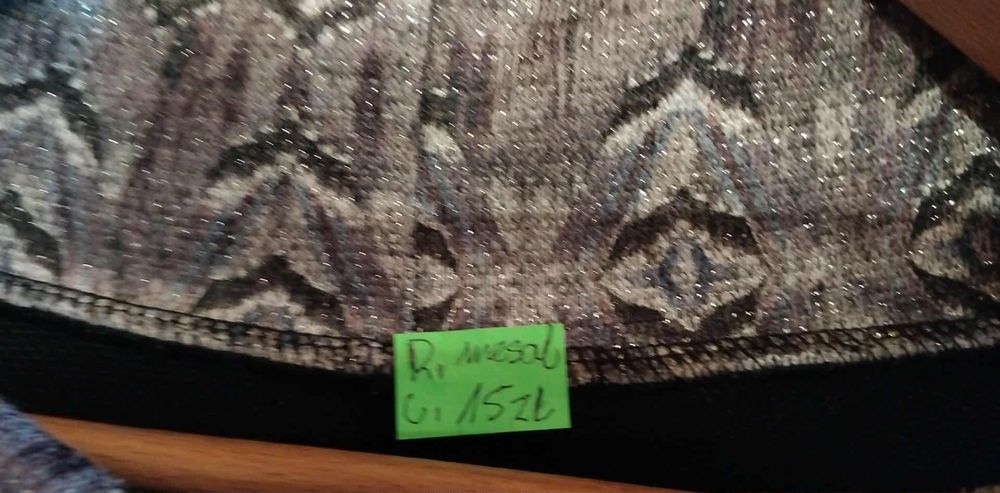 Bluza sweterek z dlukszym kołnierzem