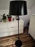 Lampa stojąca z pokrętłem do mocy światła elegancka