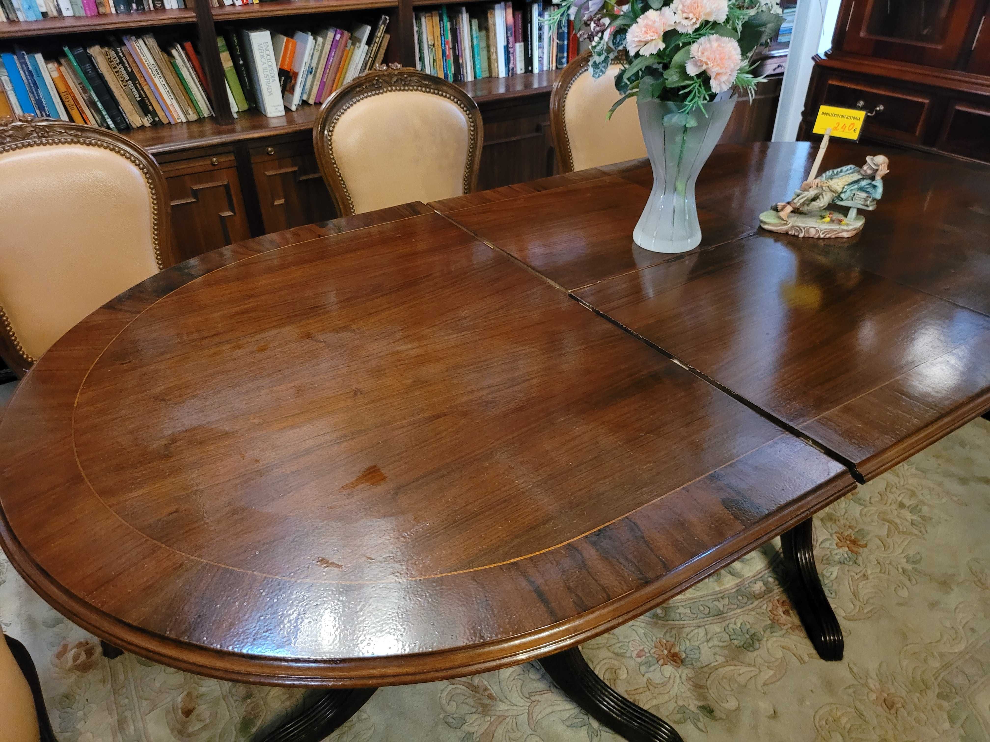 Mesa de sala em madeira com dois pés de galo - extensível - Só a m
