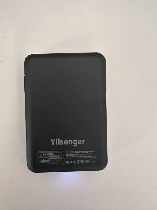 Yiisonger KT-D011 – Power Bank 10000 mAh z MagSafe