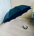 Czarny parasol vintage