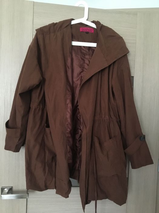 Czekoladowa brązowa parka bombka wiązana w talii z kapturem BooHoo M/L
