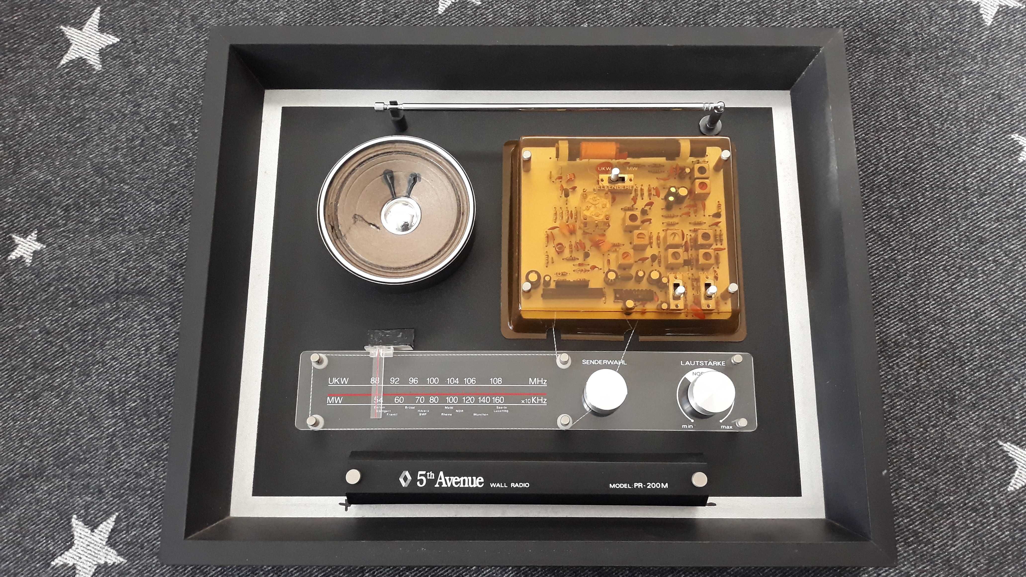 Rádio de parede Renault 5th Avenue, modelo PR - 200M, vintage
