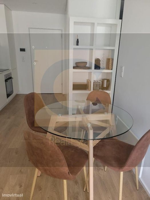 Excelente T1 - Equipado E Mobilado - Lugar De Garagem