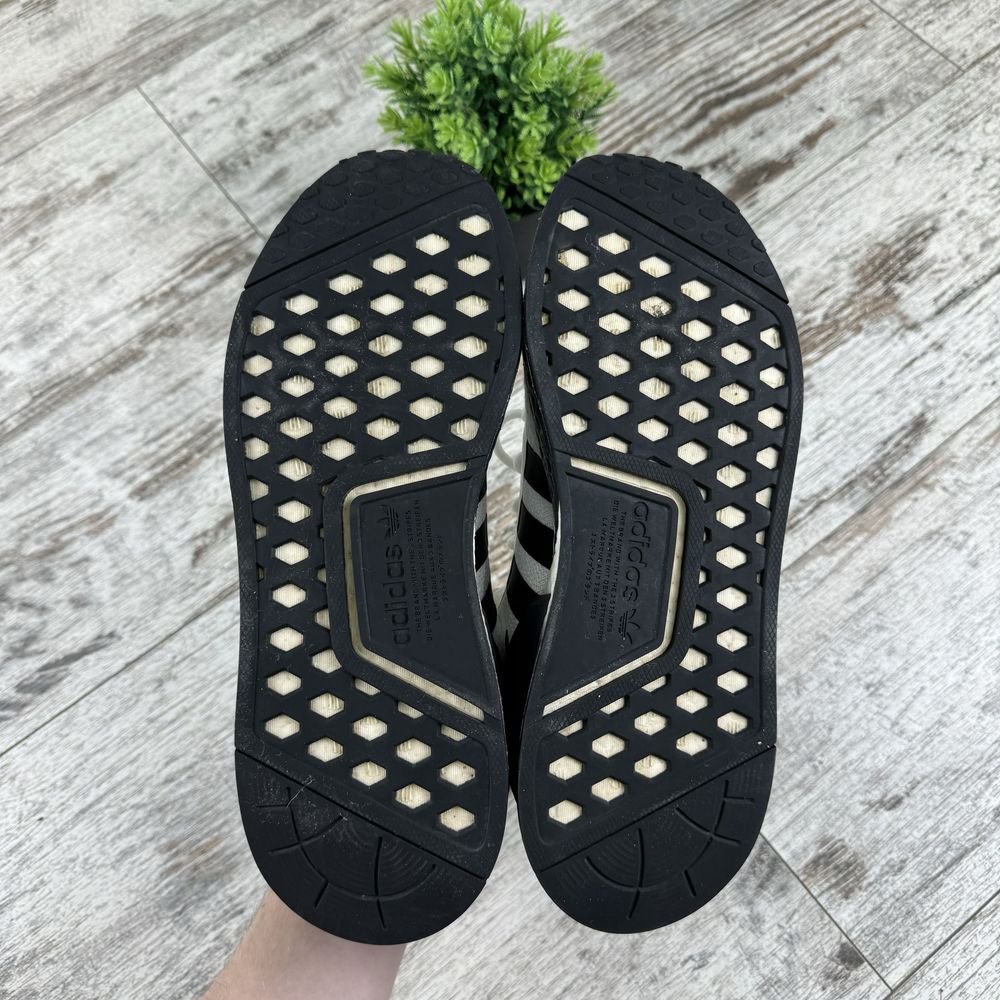 adidas NMD R1 V2 IE2246