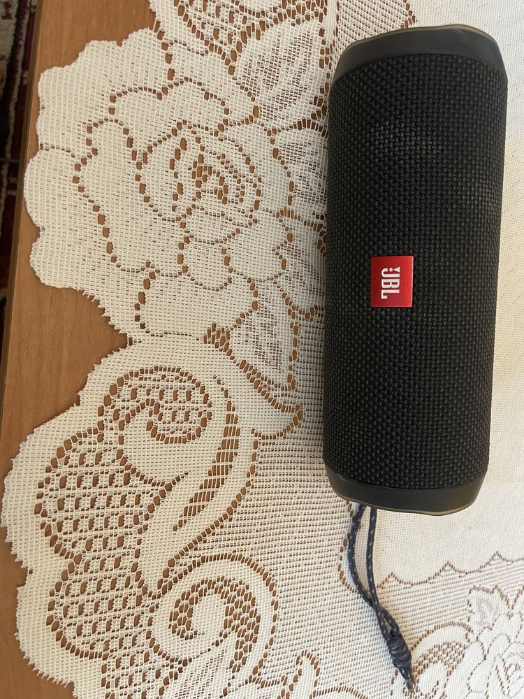 Sprzedam głośnik  jbl flip 4