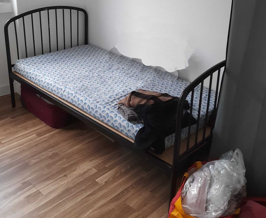Cama em ferro preto