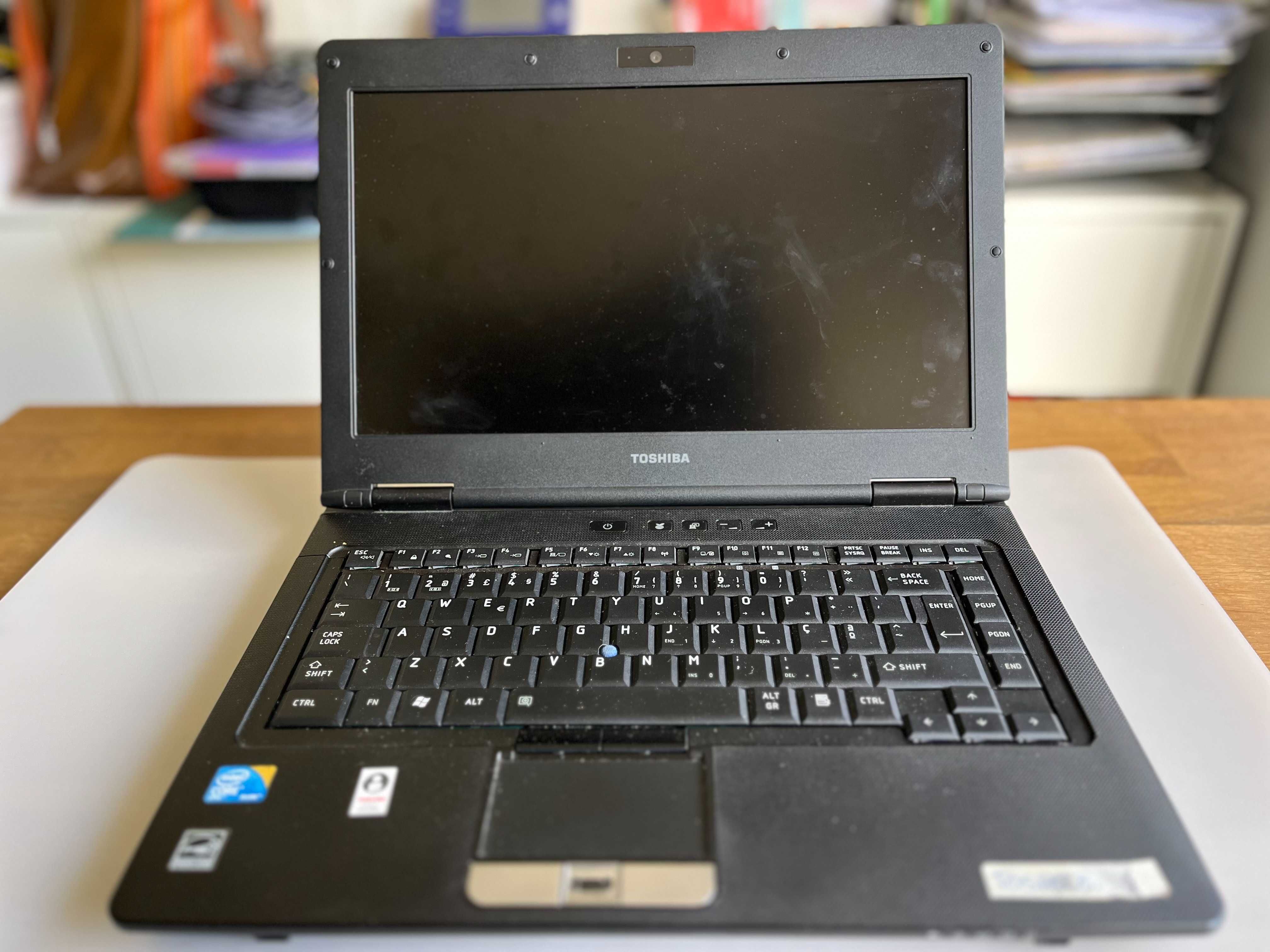 Toshiba Tecra M11-14K i5 M250 2.40GHz 120GB SSD à Prova de TANCOS!!!