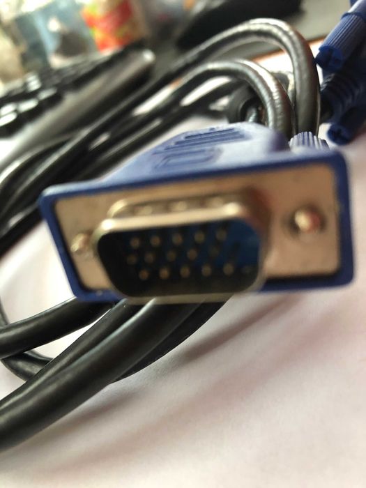 Kabel VGA 15-PIN łączący monitor z komputerem