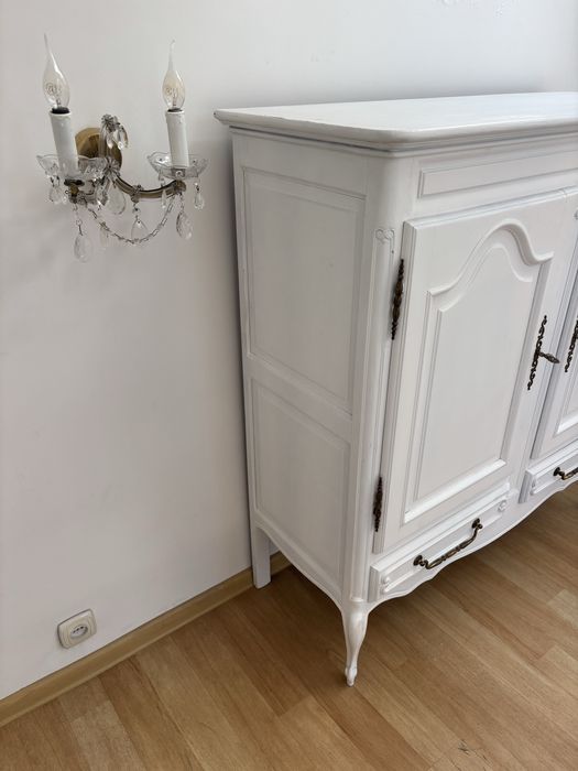 Stylowa komoda biała