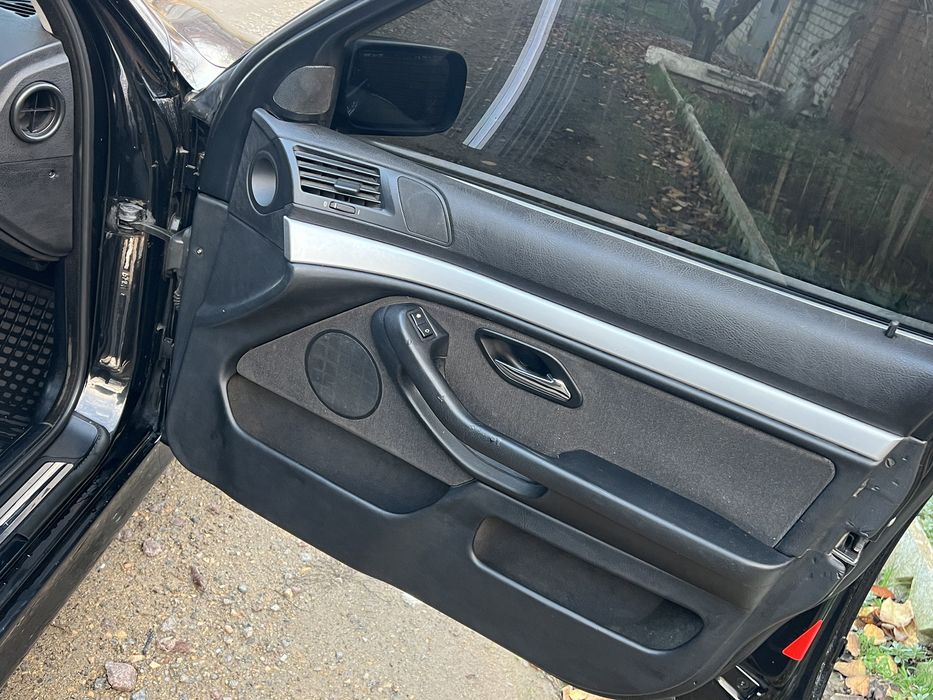 Продам BMW e39, 2.2 Мех, Газ , 2003 год