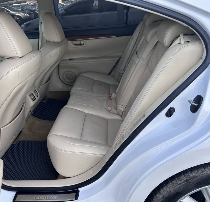 Продам Lexus es300h 2013р.в 2.5 гібрид 183тис.км пробіг