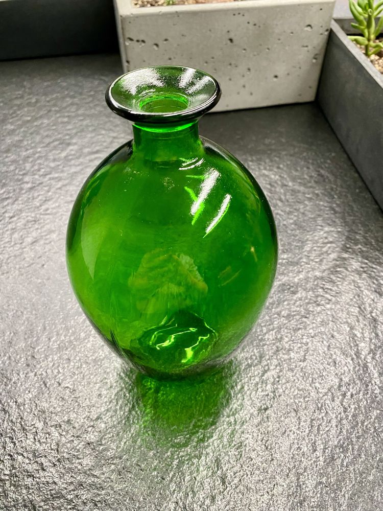 Zielona butelka szkło okrągła
