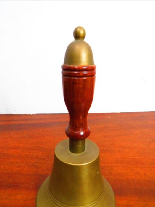 Antiga sineta de mão.