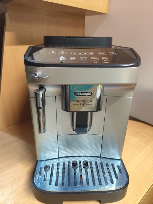 Кавомашина Delonghi magnifica evo