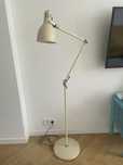 Lampa podłogowa IKEA beżowa retro vintage loft AROD ANKARSPEL HEKTAR
