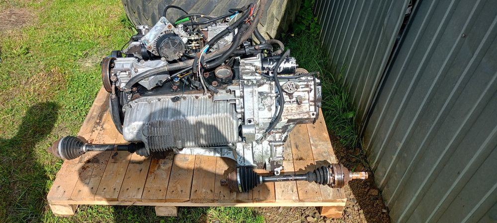 VW T4 sprzedam silnik kompletny, skrzynia biegów,.lampy, wentylator
