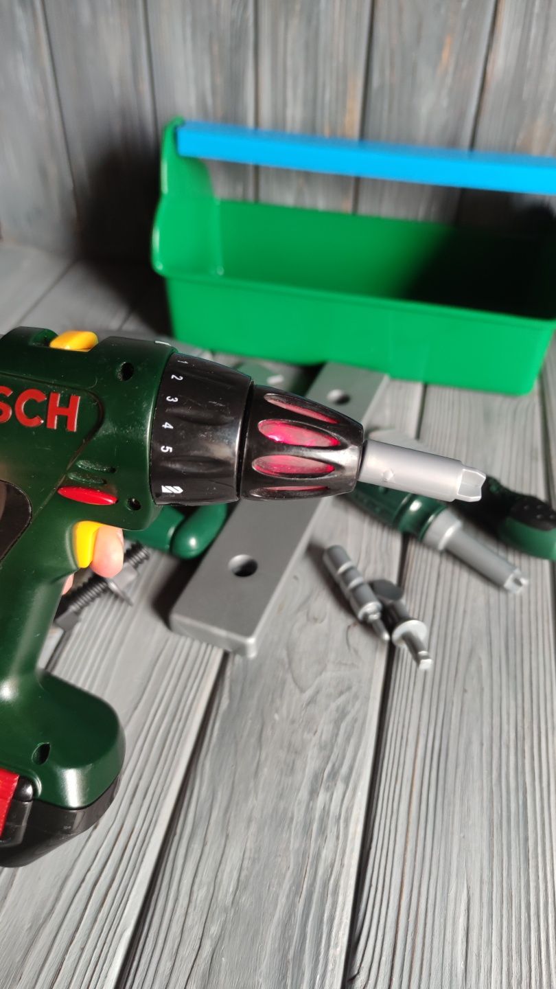 Набір інструментів Bosch з дрилем, в ящику