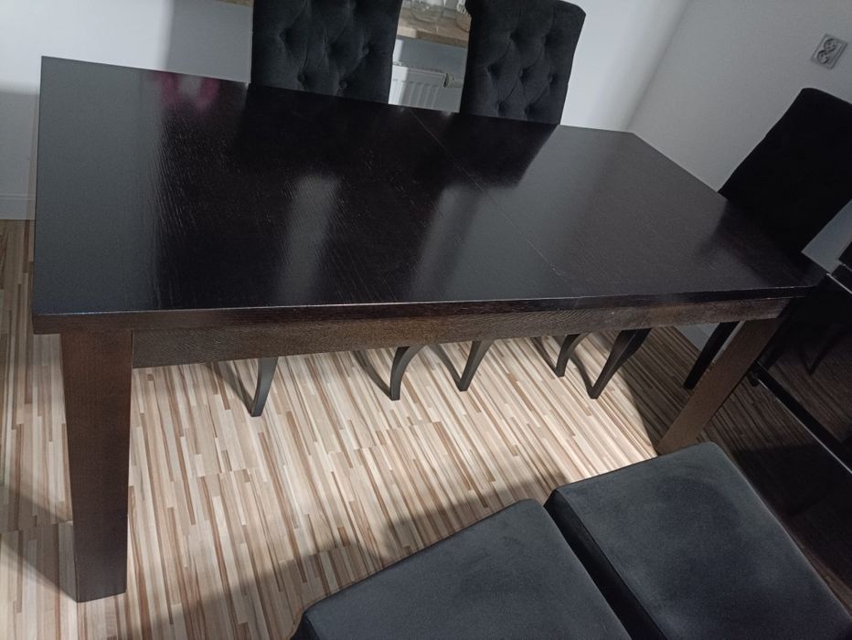 Stół drewniany salon piękny .