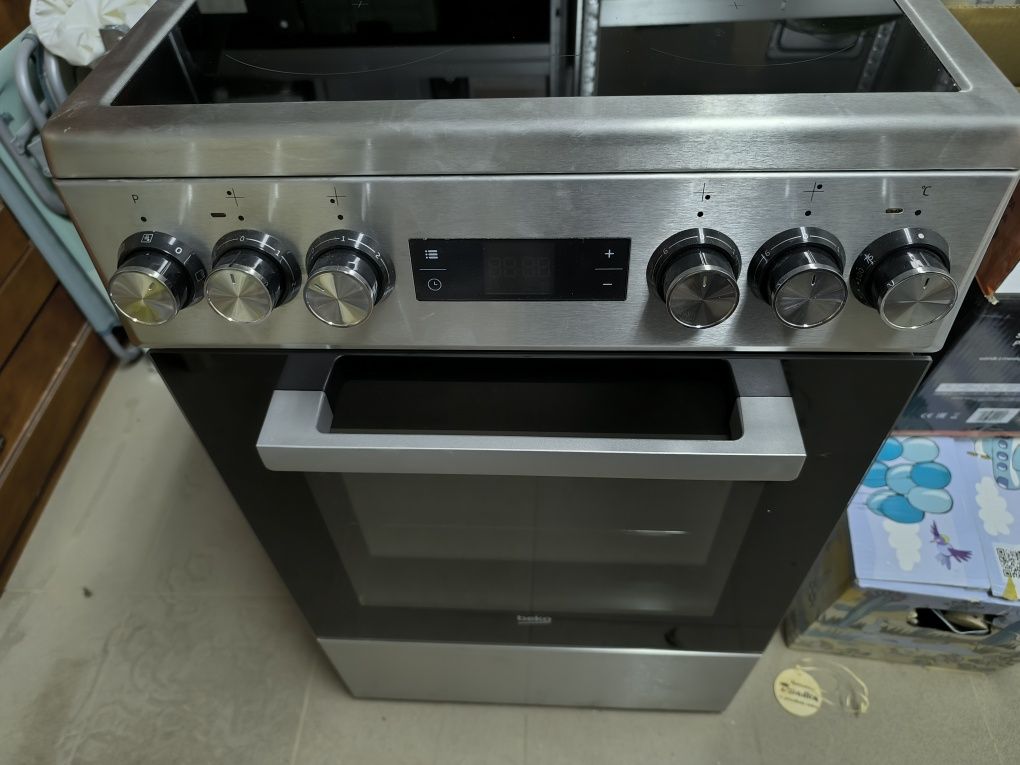 Kuchnia wolnostojąca Beko FSM57300GX