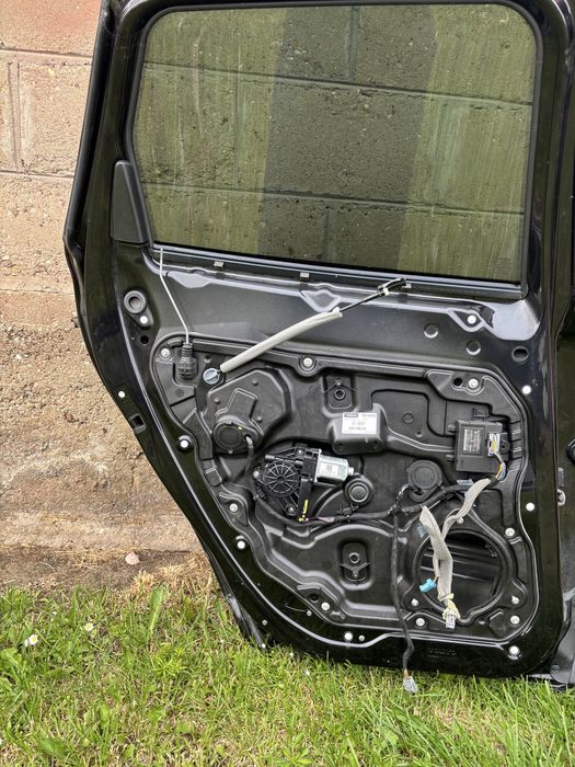 Sprzedam dzwi do xc 60 lift