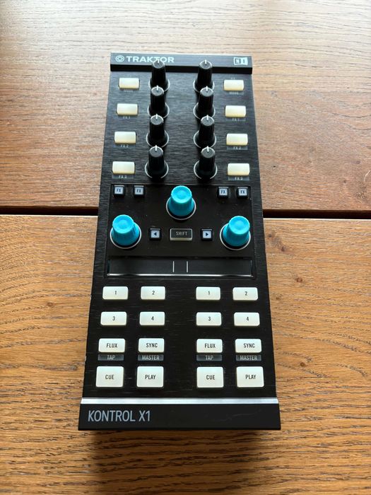Traktor Kontrol X1 MK2 + Kontrol Bag + Decksaver