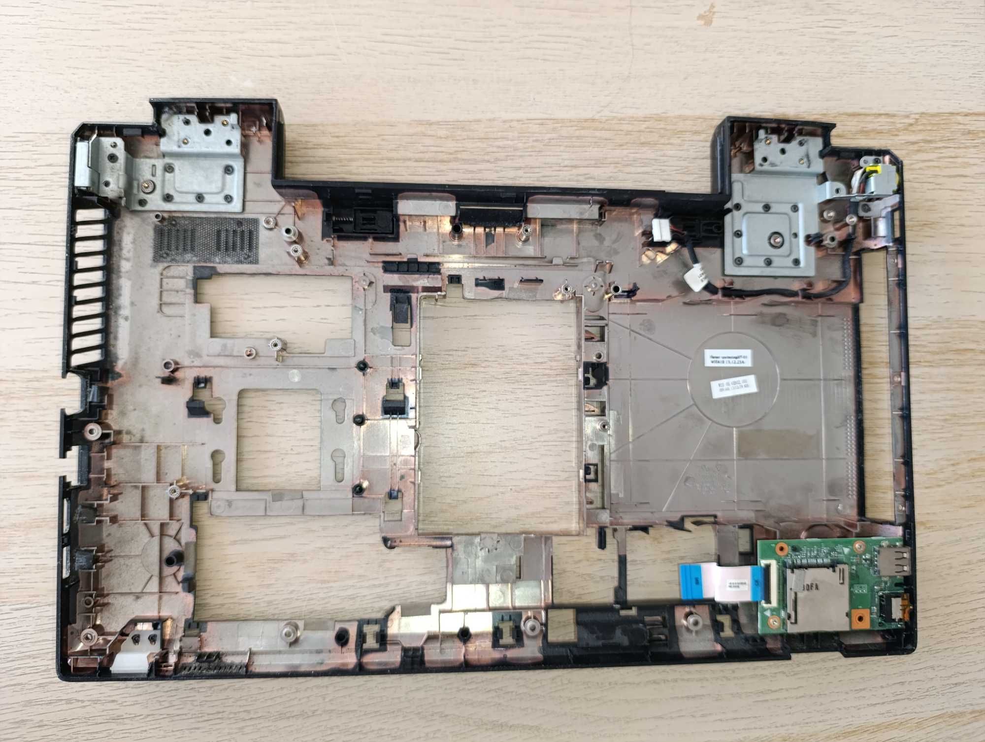 Lenovo B590 obudowa dolna [K9]