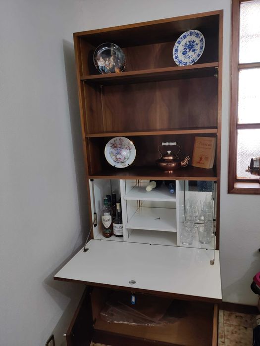 Móvel / Armário / Estante em madeira