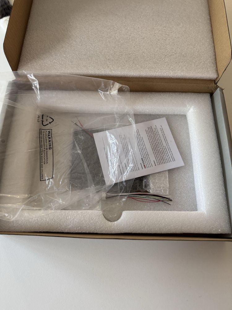 Nowy monitor Hikvision DS-KH8520-WTE1 – 10.1”, Wi-Fi, dotykowy, PoE