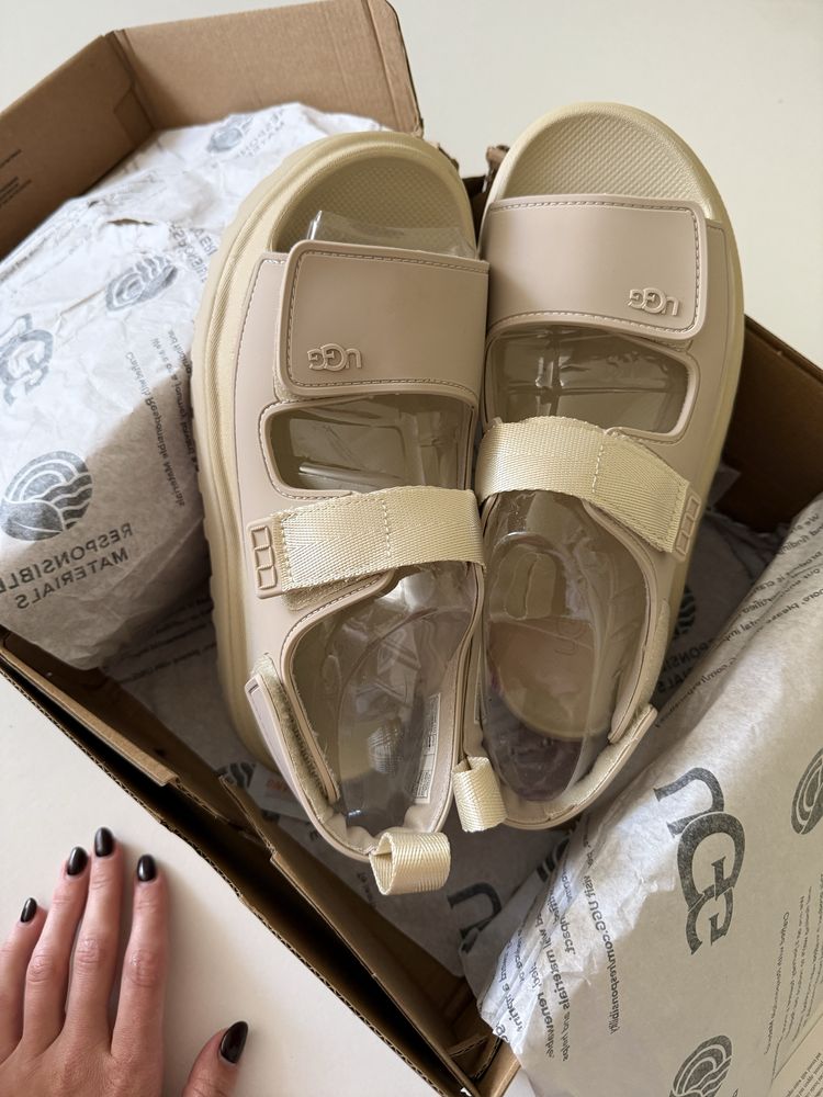 Ugg босоніжки, сандалі