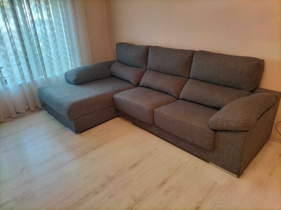 Sofá com chaise longue 4 lugares usado à venda - Ótimo Estado