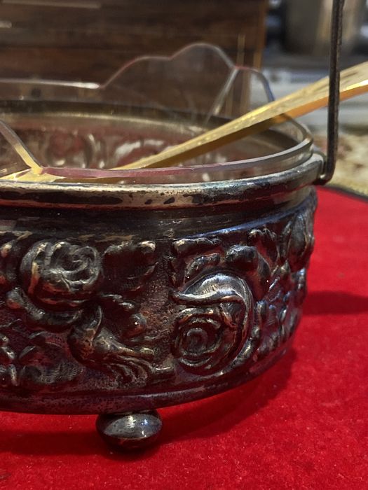 Stara posrebrzana cukierniczka