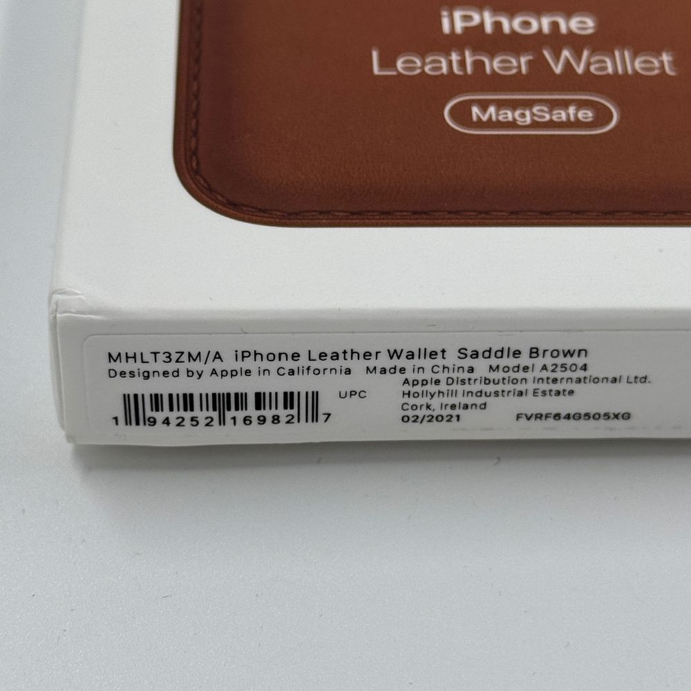 Apple iPhone Leather Wallet with Magsafe Saddle Brown / Black