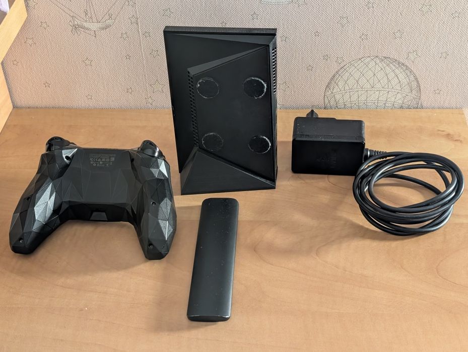 Nvidia Shield TV 4K 2017•16GB•Комплект: пульт, NV:геймпад, підставка