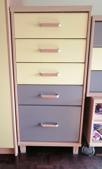 Camiseiro em madeira de pinho