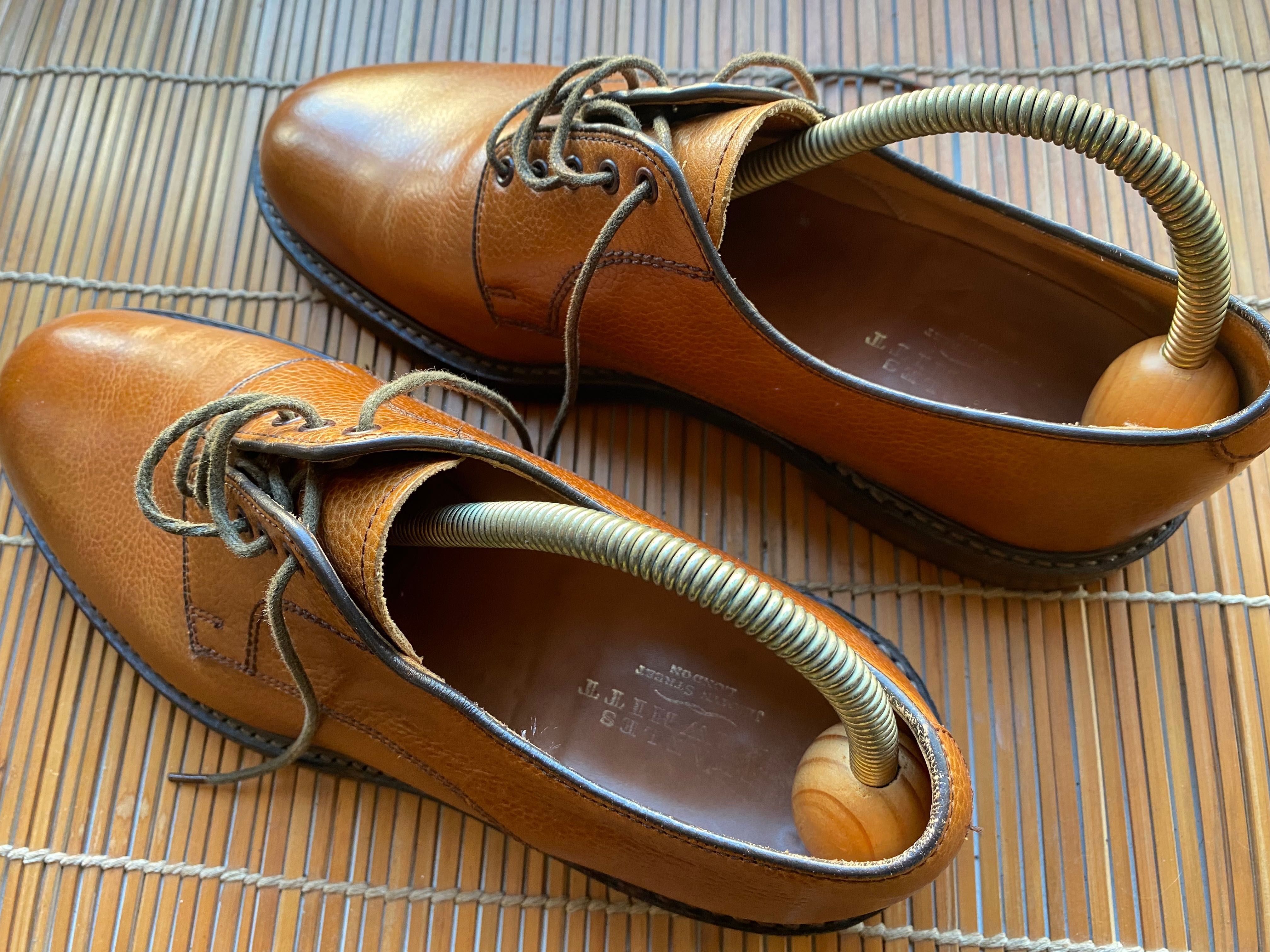 Sapatos Charles Tyrwhitt, tamanho 42.5